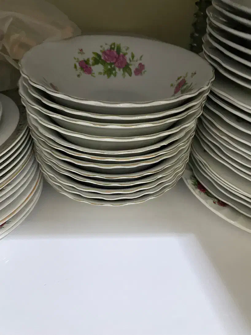 سرویس چینی گل سرخ|ظروف سرو و پذیرایی|سرپل ذهاب, |دیوار