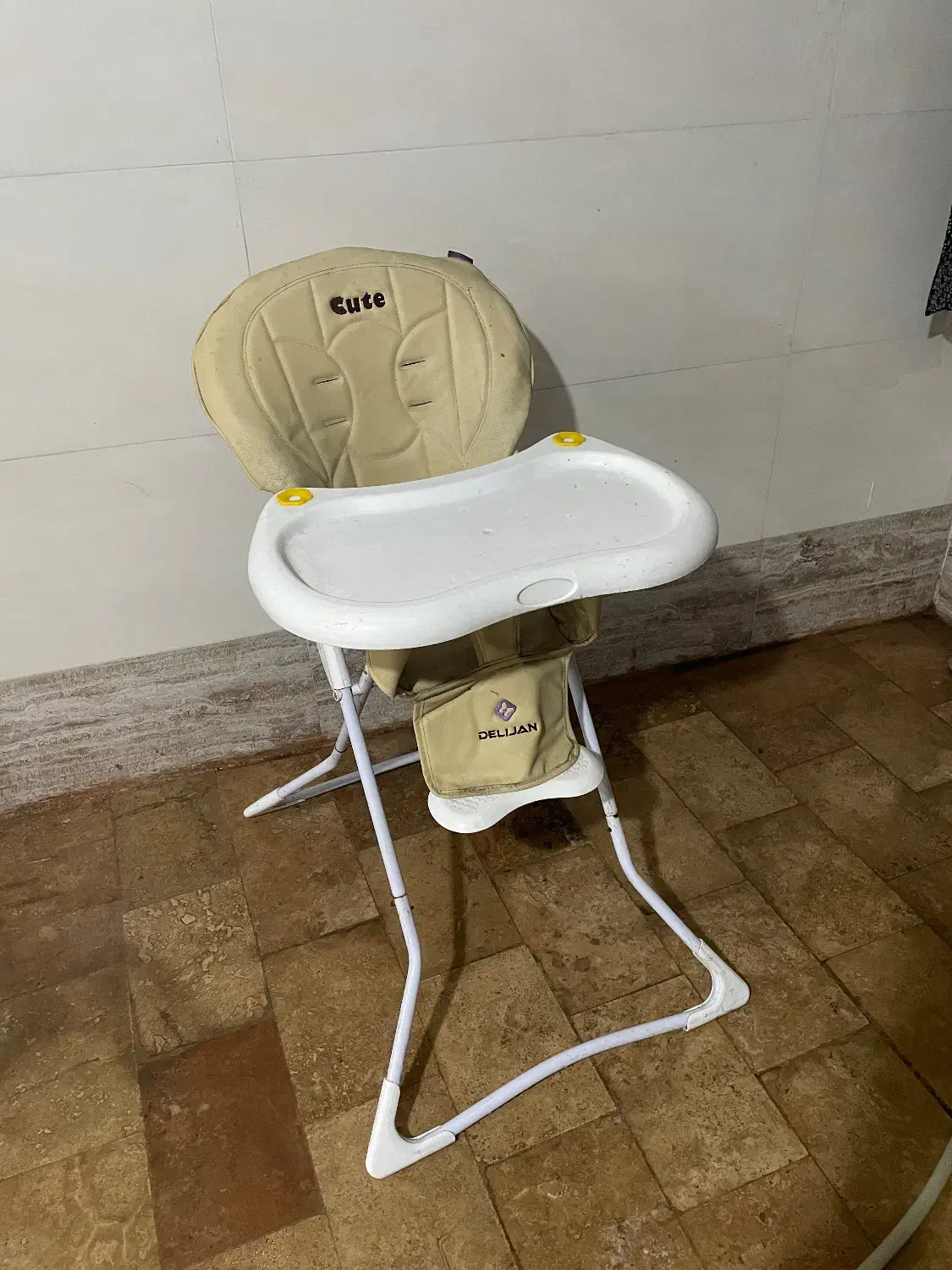 صندلی غذا دلیجان|تخت و صندلی بچه|صومعه‌سرا, |دیوار