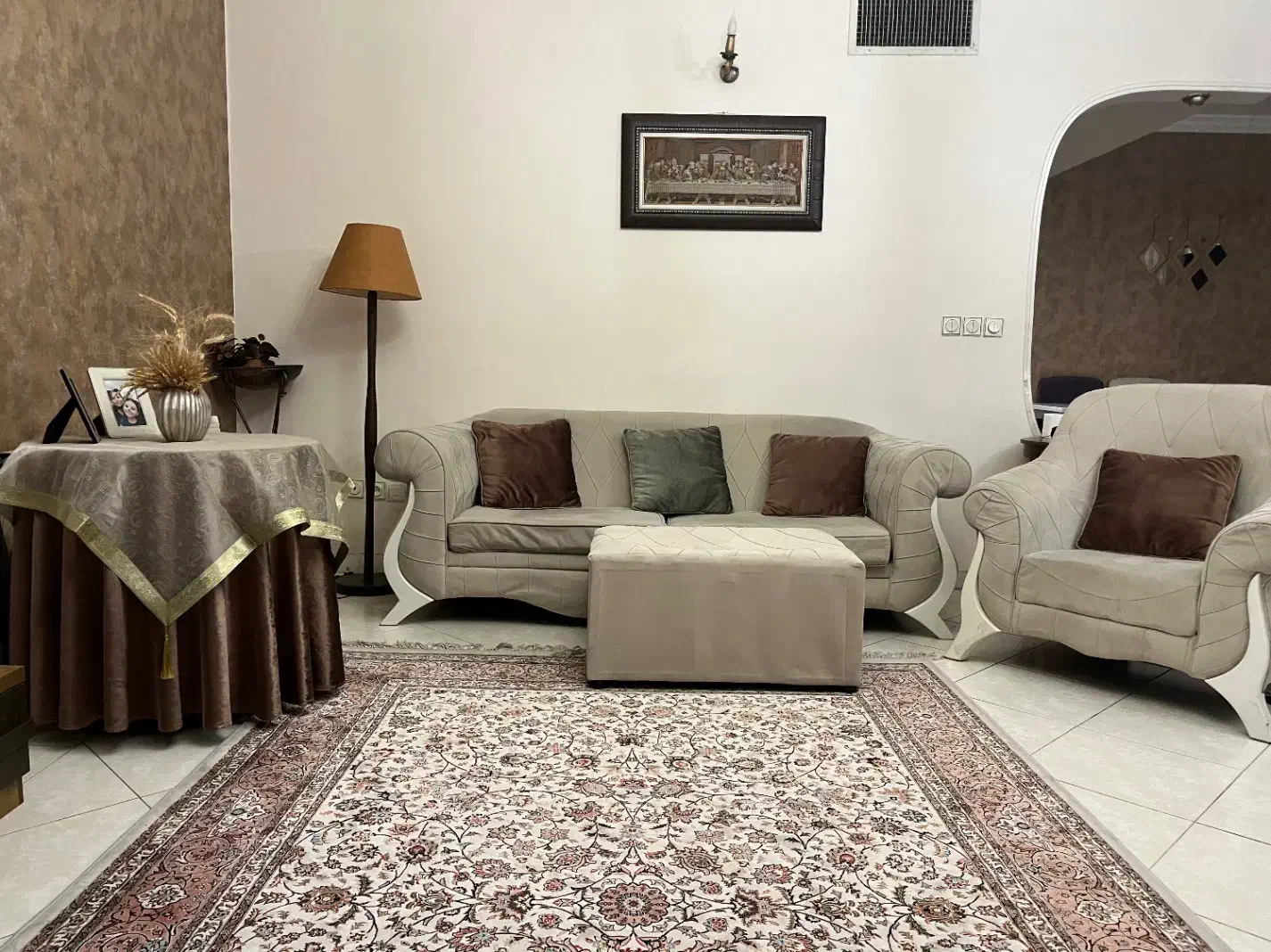 مبلمان ۷ نفره به همراه پافر و میز ناهارخوری ۶ نفره|مبلمان خانگی و میز عسلی|تهران, ولنجک|دیوار