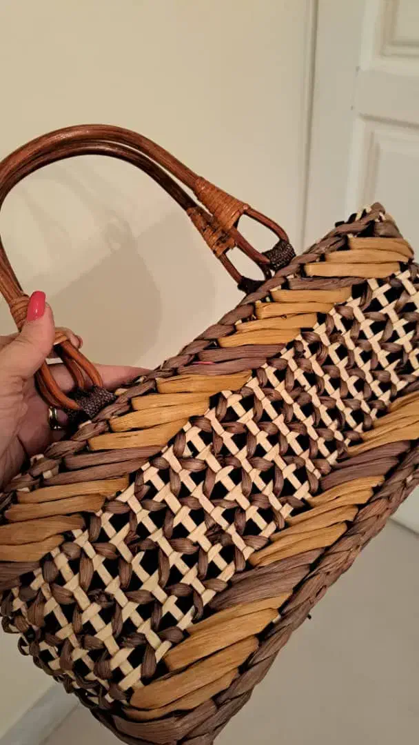 کیف|کیف، کفش، کمربند|رشت, منظریه|دیوار