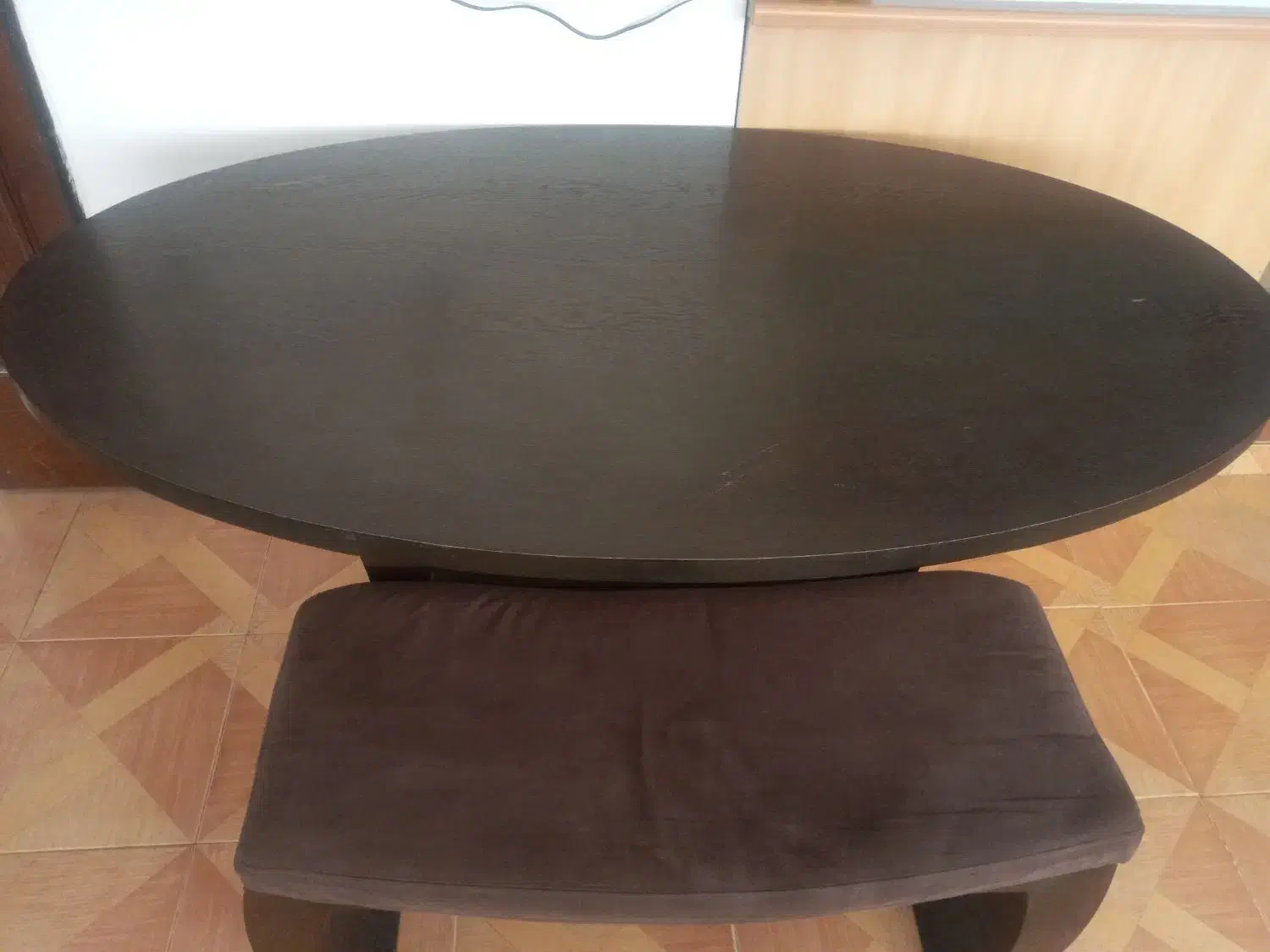 میز نهار خوری با نیمکتش|میز و صندلی غذاخوری|اندیشه, اندیشه فاز ۴|دیوار