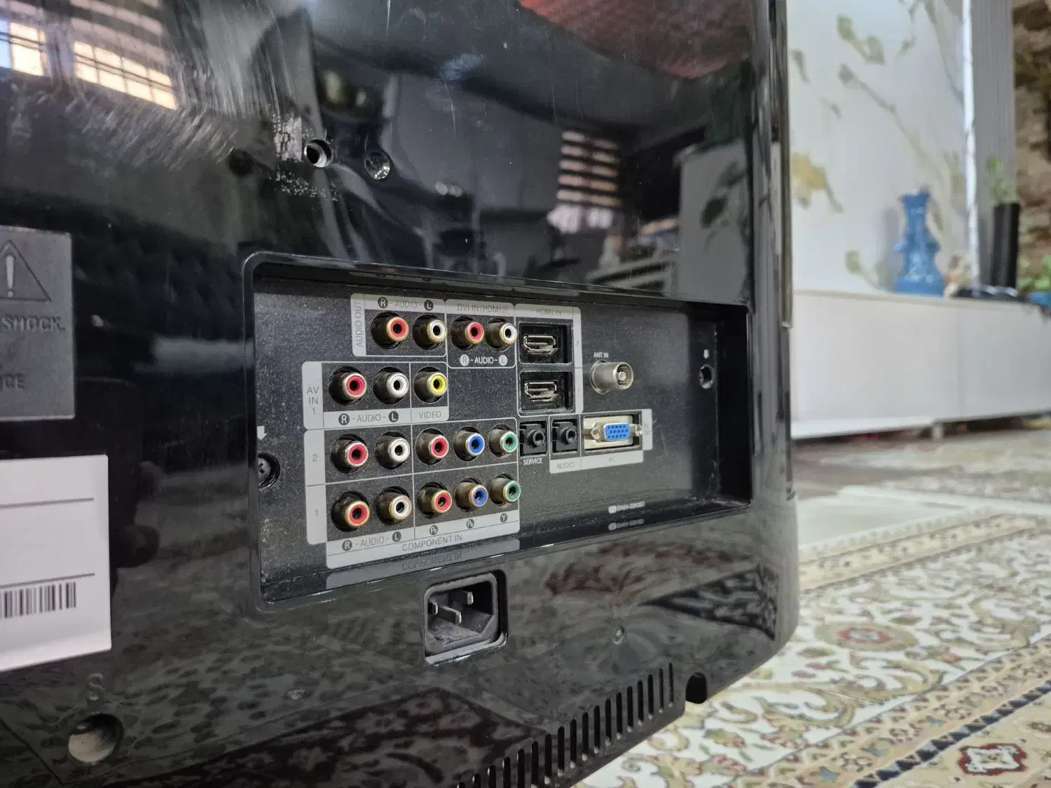 تلوزیون ۳۲ اصل|تلویزیون و پروژکتور|بومهن, |دیوار