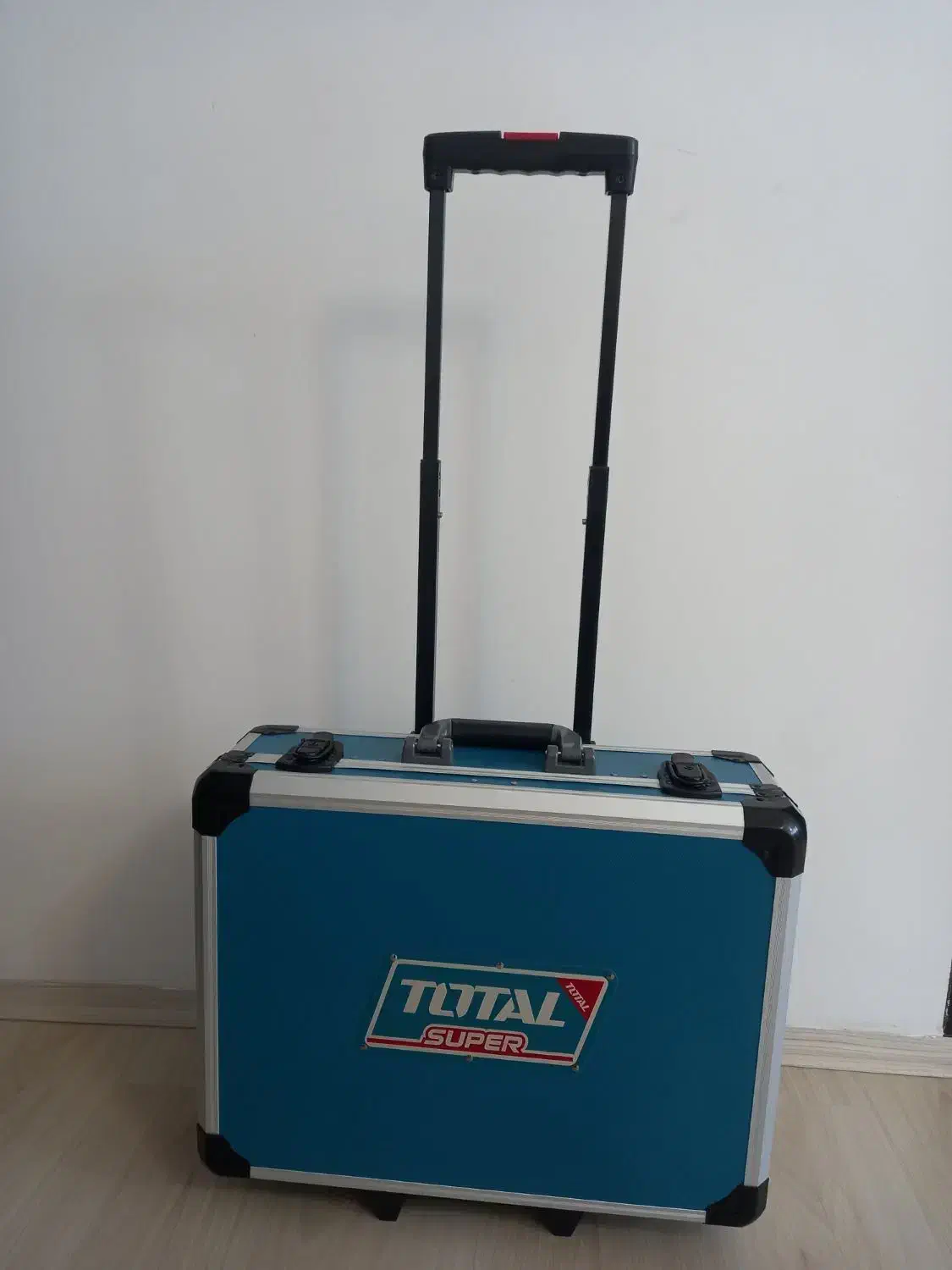 یک جعبه ابزار کامل مخصوص کامیونداران و صنعتگران|ابزارآلات|خوی, |دیوار