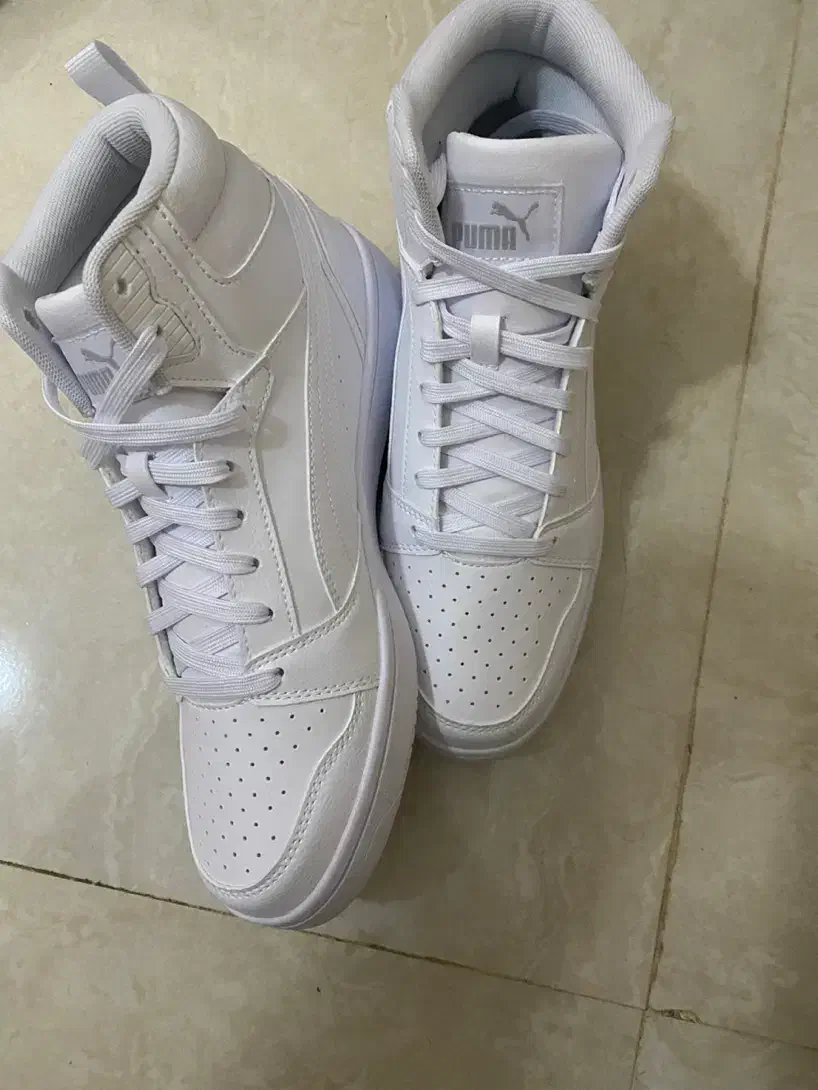 کفش پوما سفید اصل سایز ۴۲ و ۴۵|کیف، کفش، کمربند|بندر ترکمن, |دیوار
