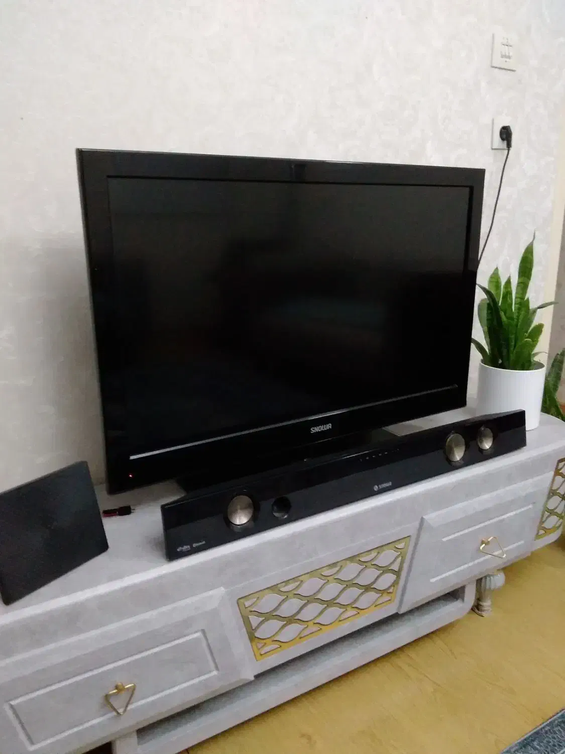 تلویزیون|تلویزیون و پروژکتور|سمنان, |دیوار