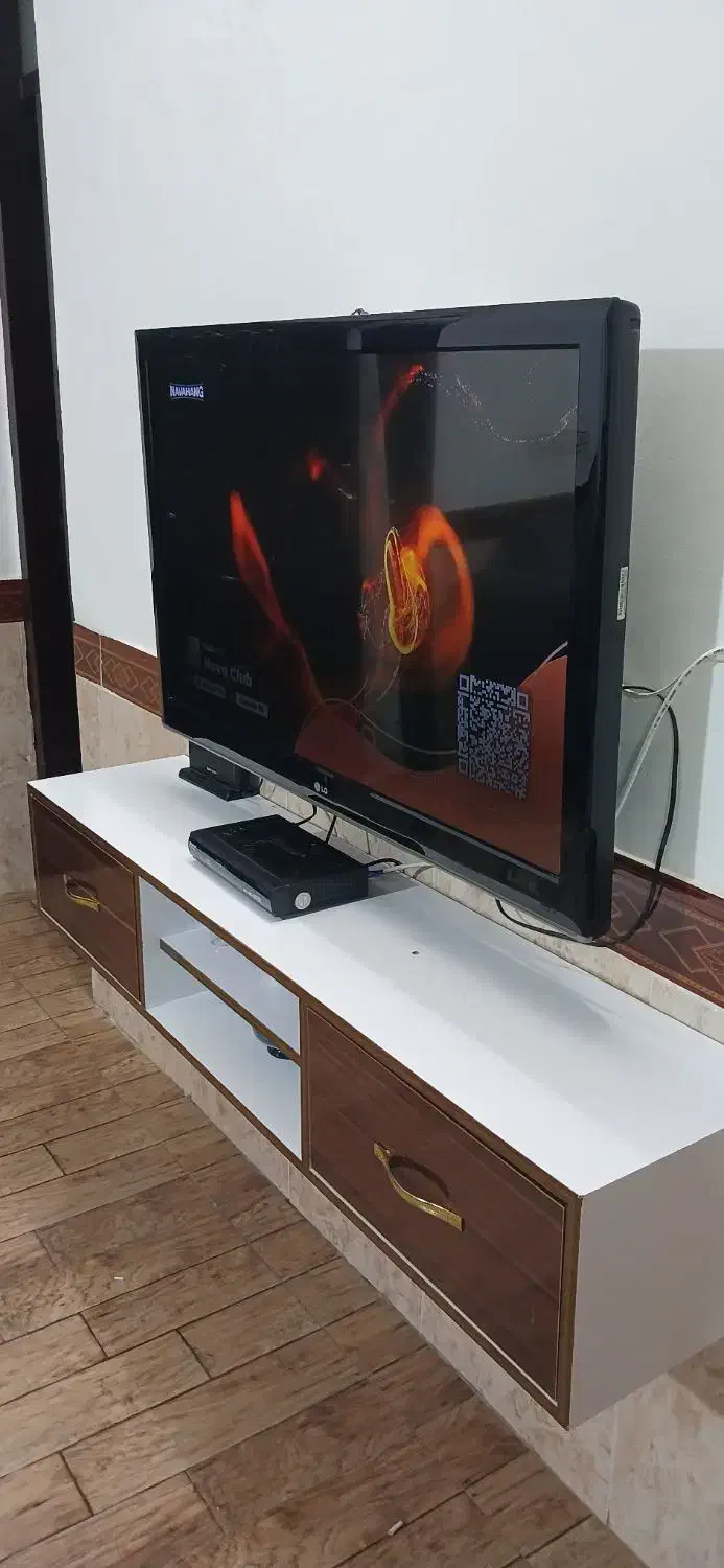 تلوزیون ال‌جی سایز ۴۲ اینچ|تلویزیون و پروژکتور|قوچان, |دیوار