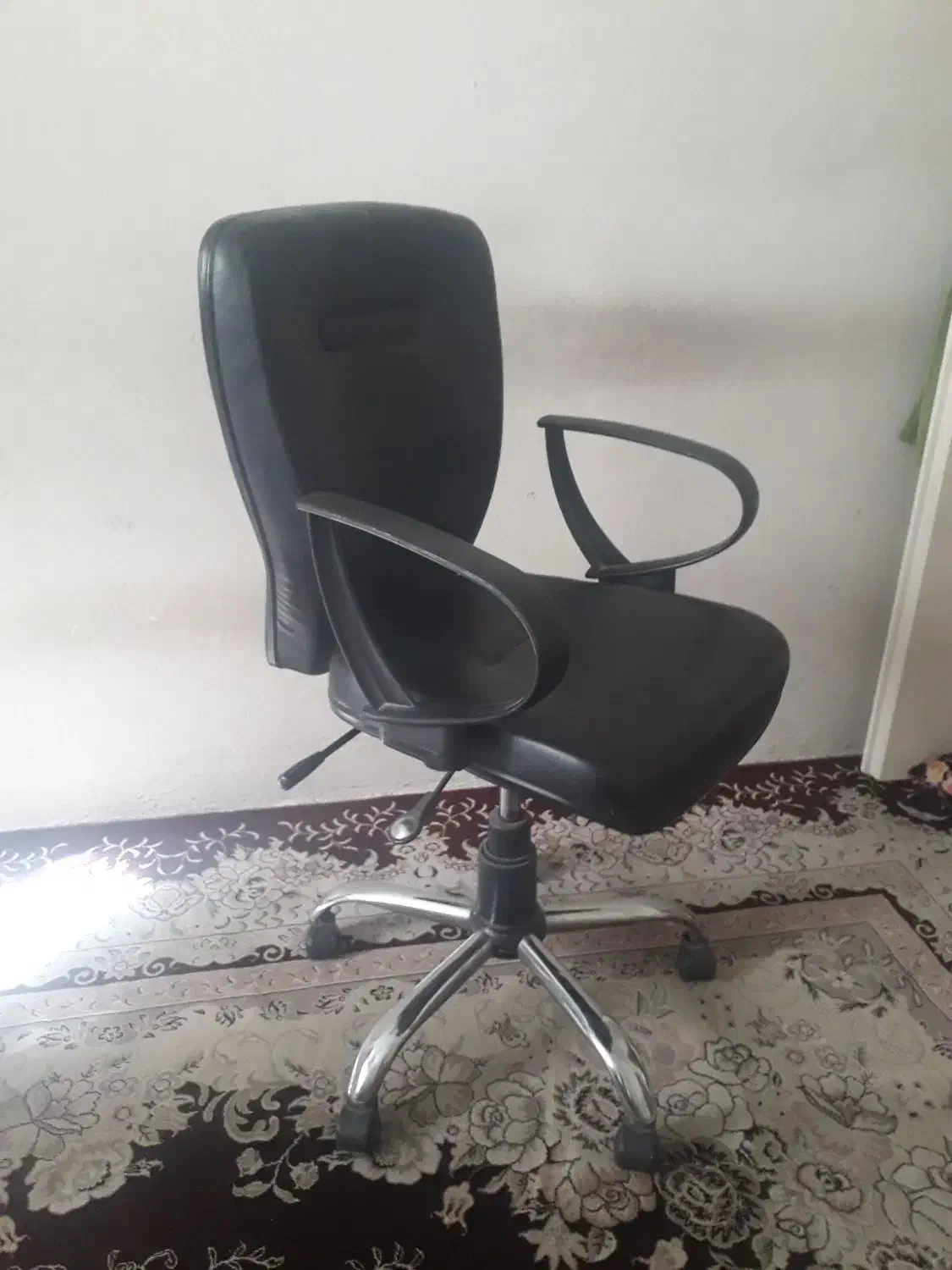 کتابخانه وصندلی مطالعه|کتابخانه، شلف، قفسههای دیواری|تهران, شهید فکوری|دیوار