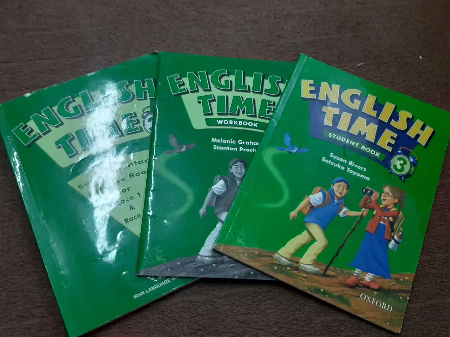 کتابهای کانون زبان|کتاب و مجله آموزشی|شیراز, سیاه سنگ|دیوار