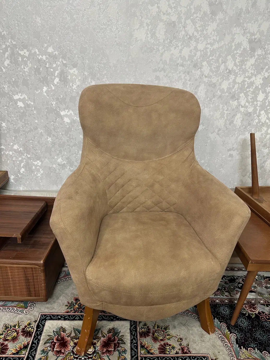 مبل هفت نفره  تمیز و مرتب|مبلمان خانگی و میز عسلی|زرقان, |دیوار