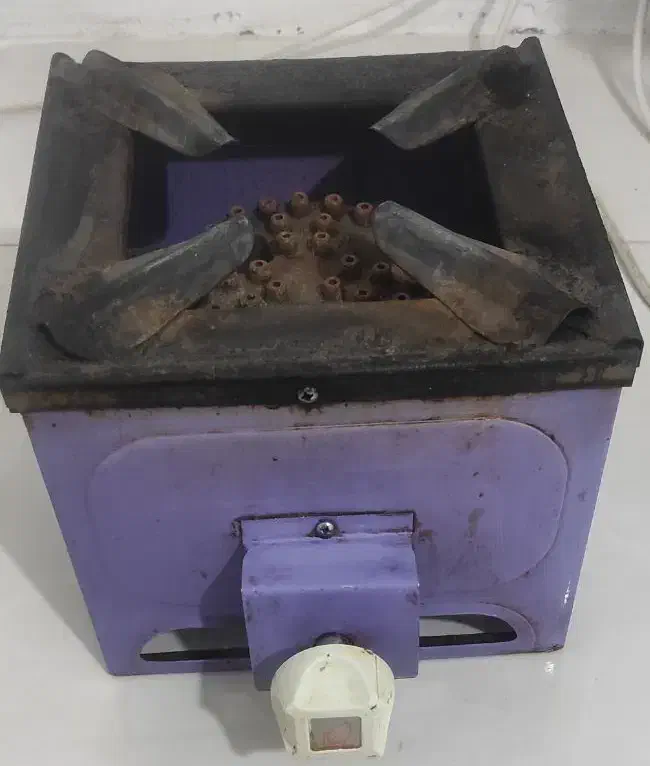 اجاق گاز تگ شعله کوچک  صحیح و سالم تمیز|اجاق گاز و لوازم برقی پخت‌وپز|پرند, فاز ۴|دیوار