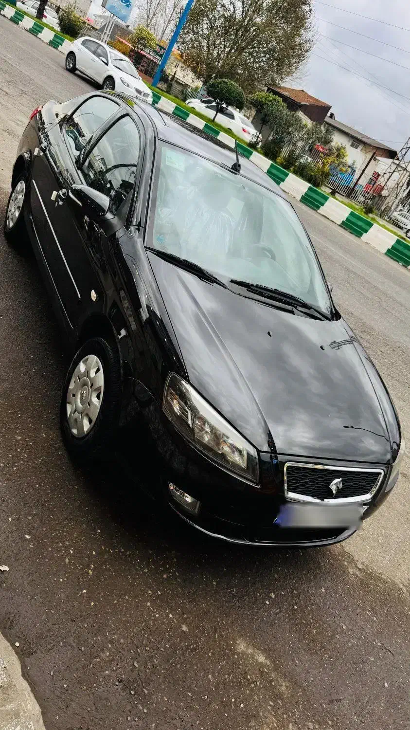 رانا پلاس 1401 در حد خشک|خودرو سواری و وانت|رشت, منظریه|دیوار