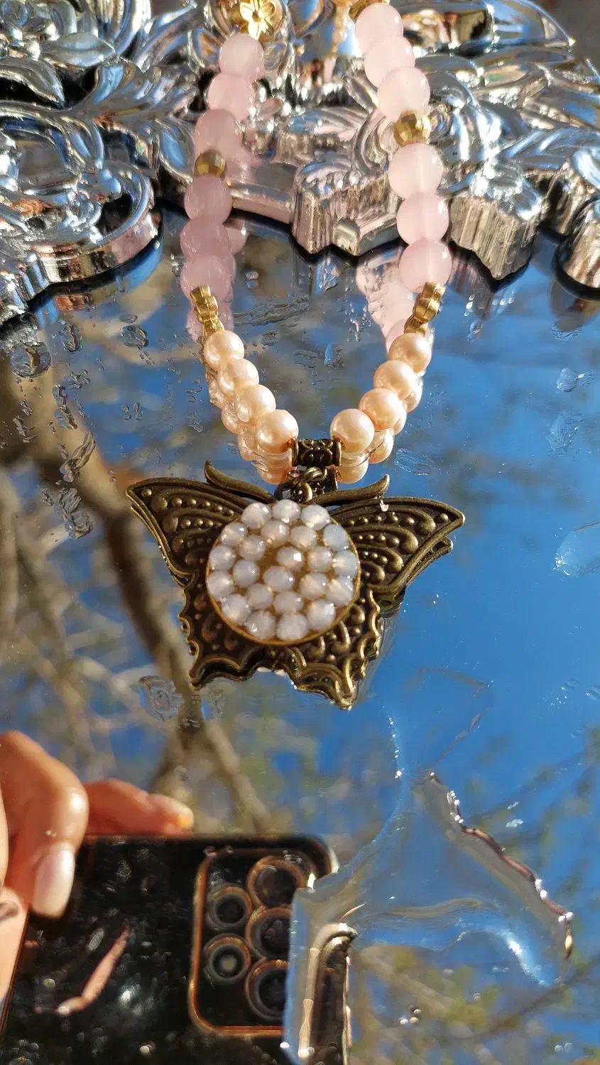 رومانتویی پروانه|بدلیجات|شاهینشهر, دهخدا|دیوار