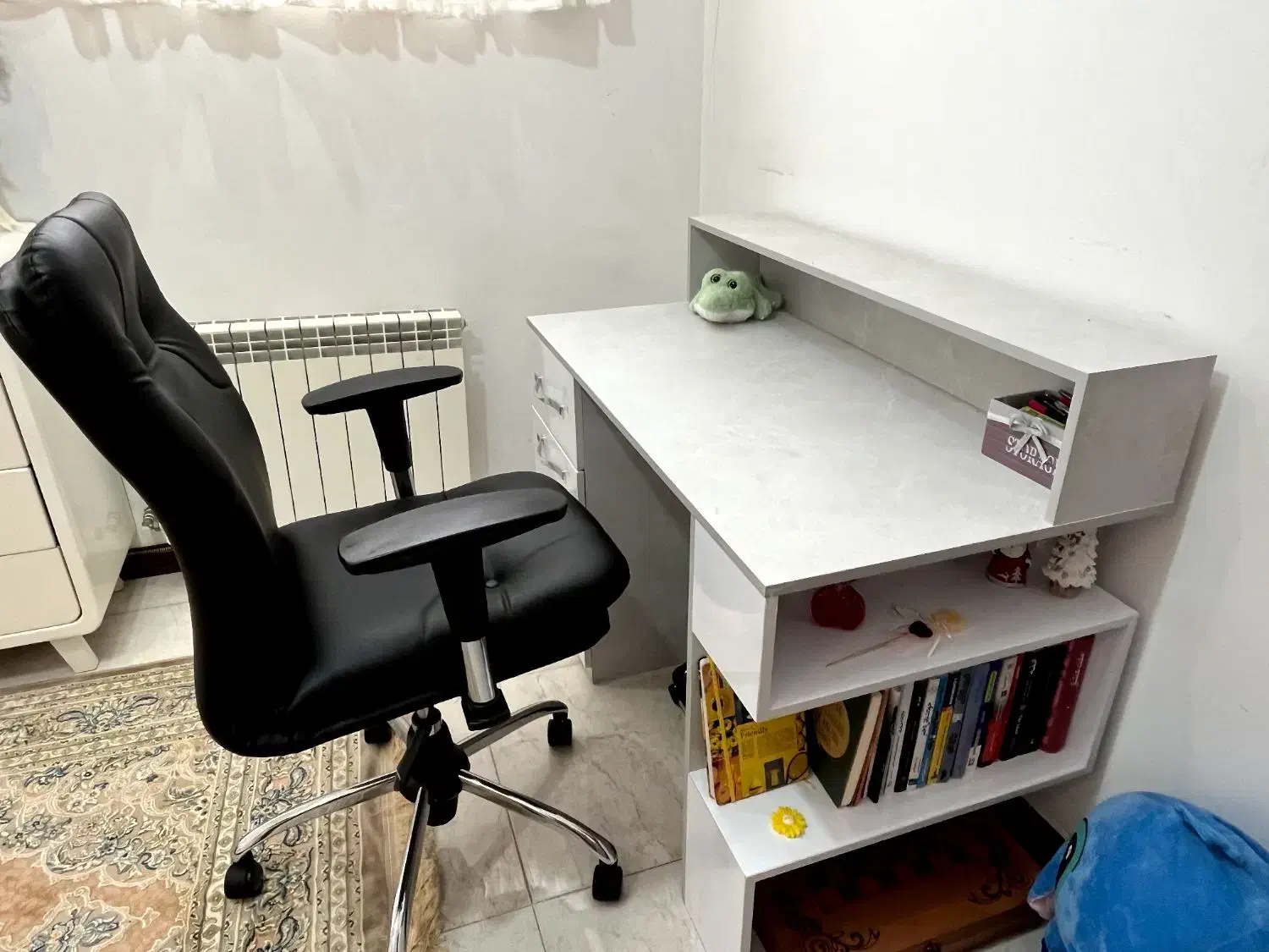 میز تحریر و صندلی و زیر پایی|میز تحریر و کامپیوتر|قائمشهر, |دیوار