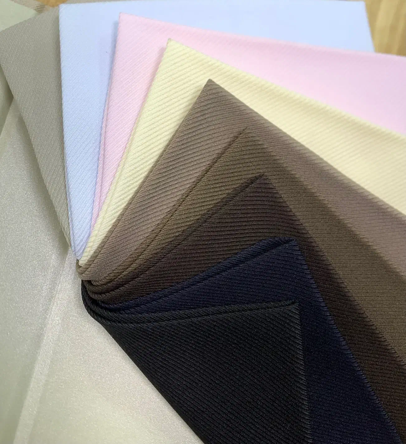 فروش انواع پارچه های مانتویی،شومیزی،شلواری و کُتی|عمده‌فروشی|تهران, بازار|دیوار