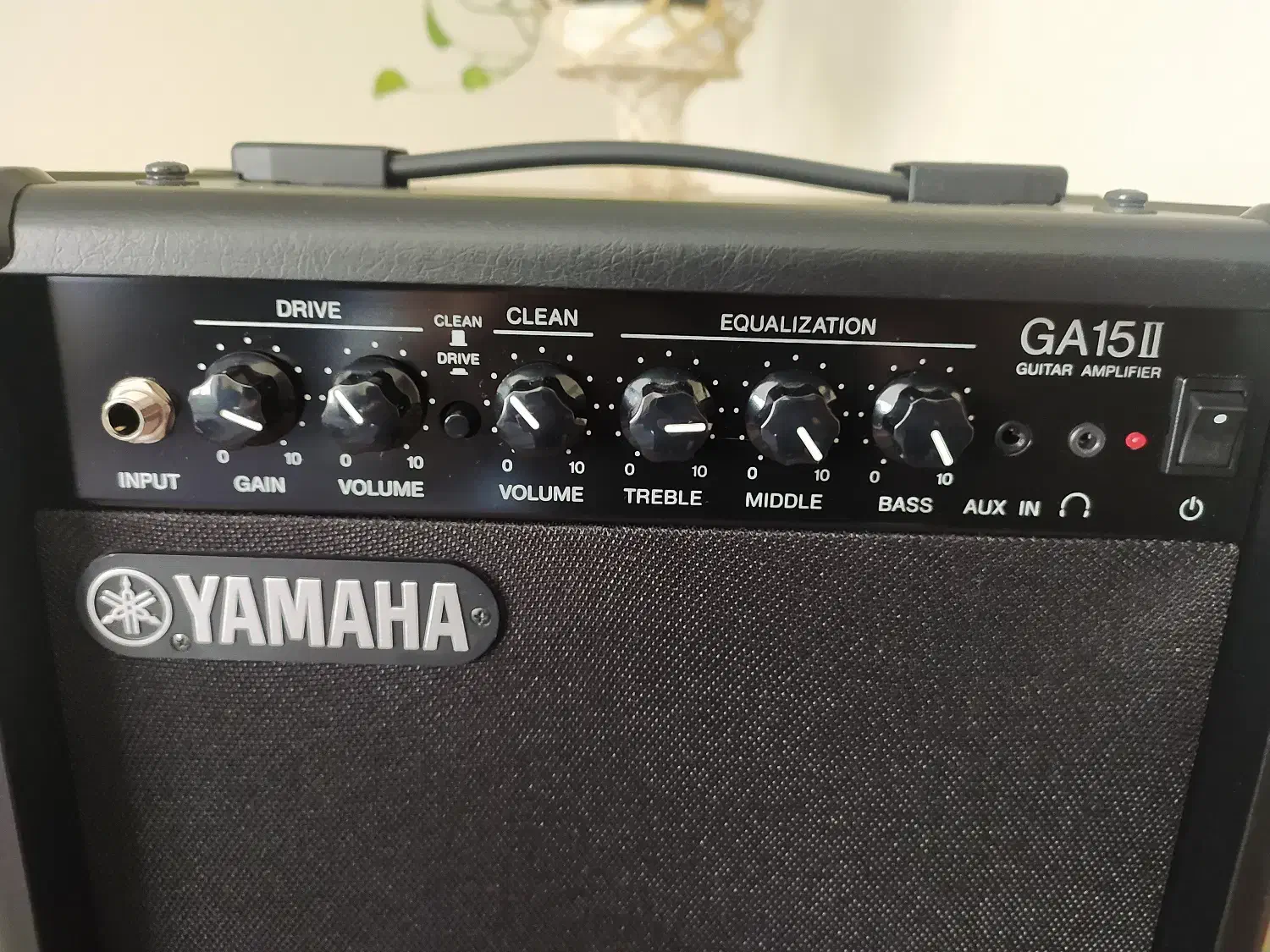 آمپلی فایر Yamaha15ll|گیتار، بیس، امپلیفایر|اندیشه, اندیشه فاز ۴|دیوار