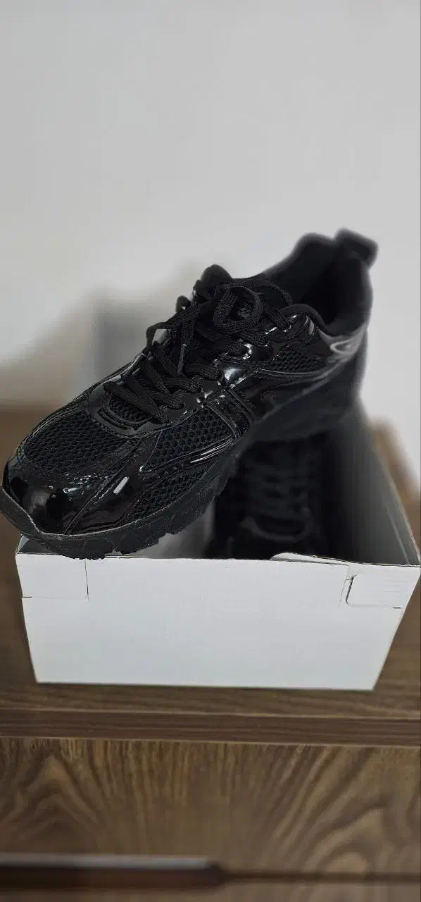 کفش اسپرتی وارداتی|کیف، کفش، کمربند|ماکو, |دیوار