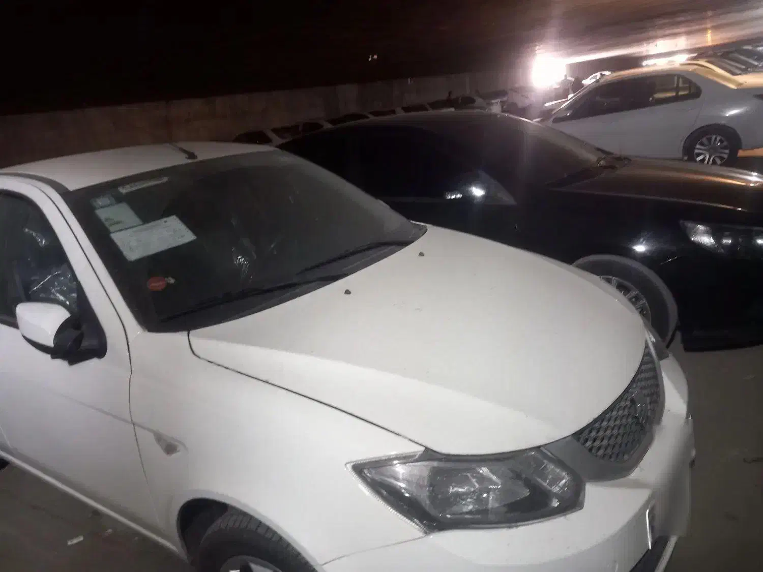 ساینا سفید|خودرو سواری و وانت|قم, گذر قلعه|دیوار