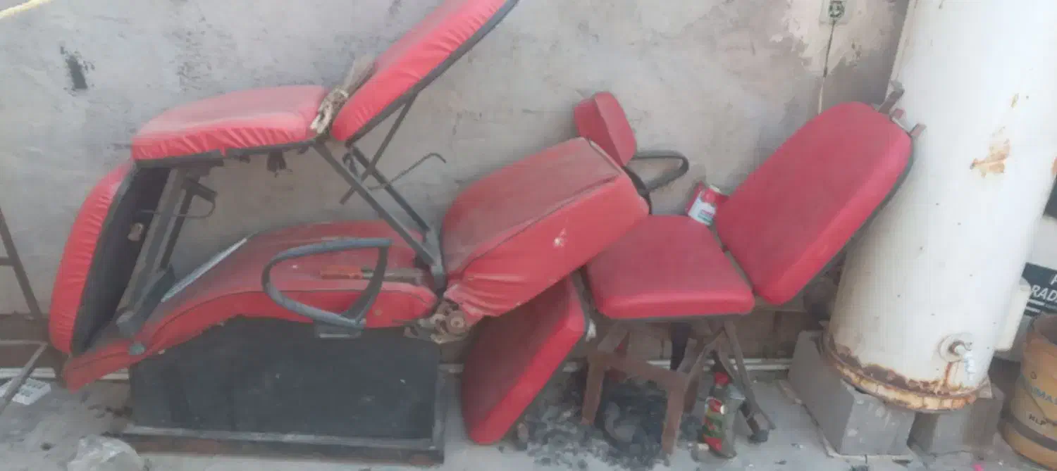 ۳تا صندلی|صندلی و نیمکت|بندر امام خمینی, |دیوار