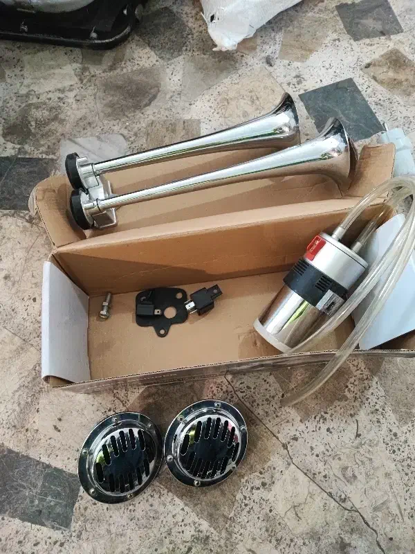 دوعدد بوق|قطعات یدکی و لوازم جانبی|سنگر, |دیوار