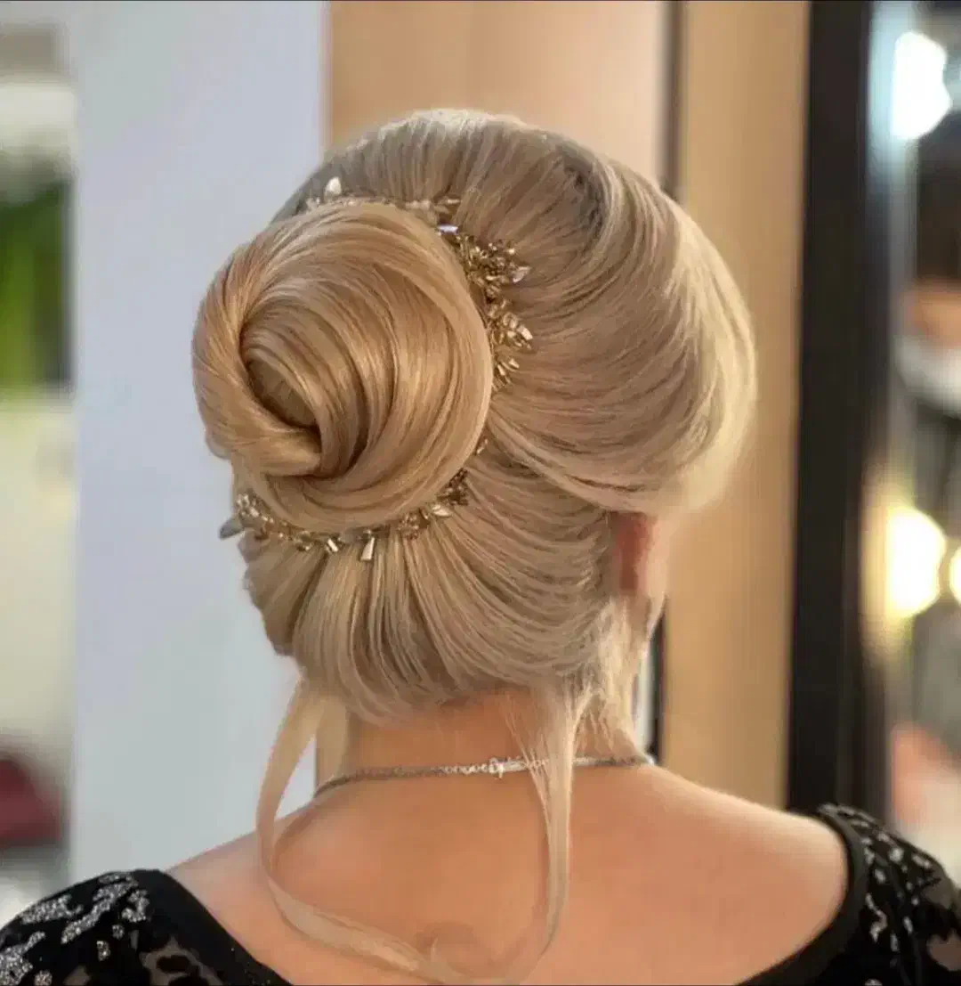 مدل واسه شنیون یه هزینه ای هم پرداخت میکنیم|خدمات آرایشگری و زیبایی|قائمشهر, |دیوار