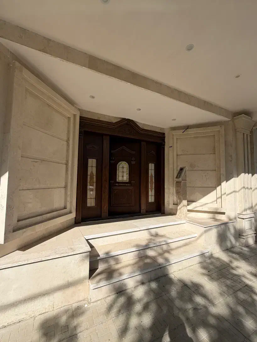 ۳۰۰ متر واحد آپارتمان فول و لوکس خ امیرکبیر|فروش آپارتمان|بروجرد, |دیوار