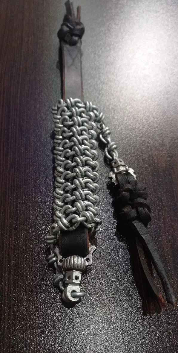 زنجیر حبادی. سیمی. زنبوری|کلکسیون اشیاء عتیقه|زیباشهر, |دیوار