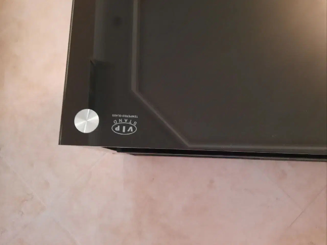 میز زیر تلویزیون ترکیب شیشه و های گلس مشکی|میز تلویزیون|بروجرد, |دیوار