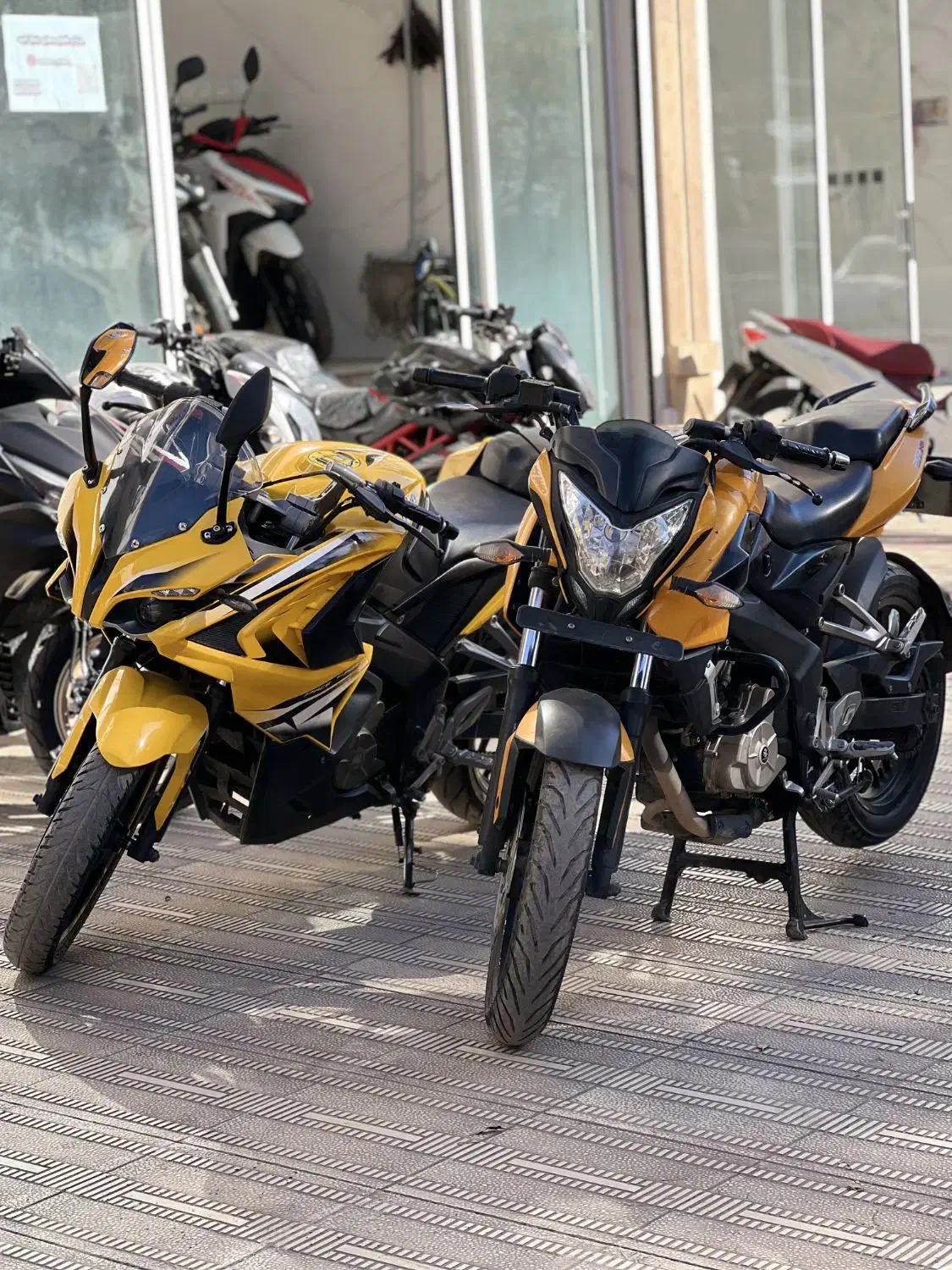 بنلی /لاکی/ار اس/آپاچی/|موتورسیکلت|نیشابور, گنبد سبز|دیوار