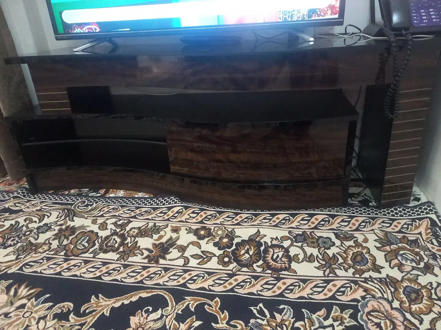 میز تلویزیون در حد نو|میز تلویزیون|خمینی‌شهر, |دیوار