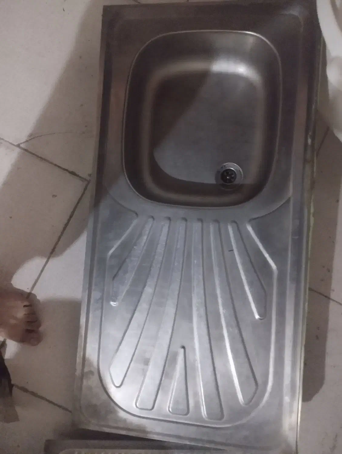 زیر تلوزیون و سینک ظرف شویی|آب‌چکان و نظم‌دهنده ظروف|شیراز, ماه فیروزان|دیوار