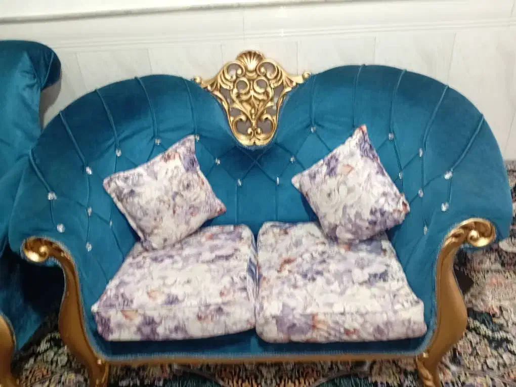 مبل شش نفره و تخت خواب|مبلمان خانگی و میز عسلی|قم, نوبهار|دیوار