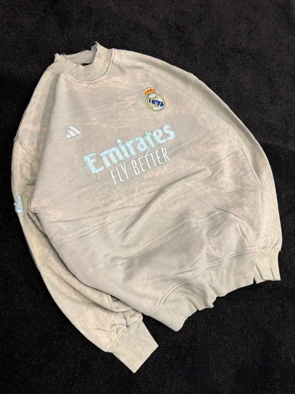 بوتیک آدیداس انواع دورس ،کاپشن،سویشرت،شلوار|لباس|بروجن, |دیوار