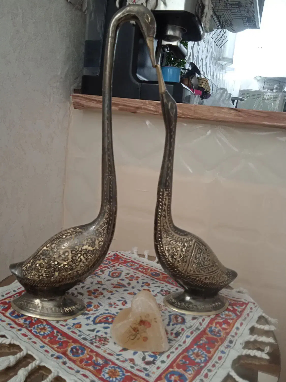 قو عاشق برنجی|مجسمه، تندیس، ماکت|تربت‌حیدریه, طالقانی|دیوار