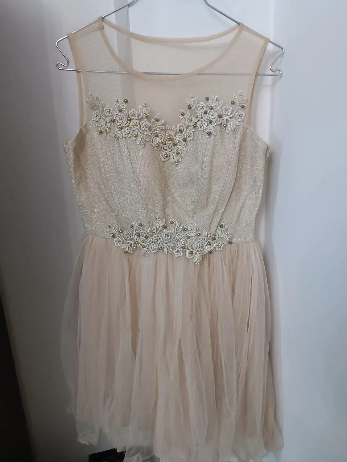 لباس مجلسی|لباس|قدس, شهرقدس|دیوار