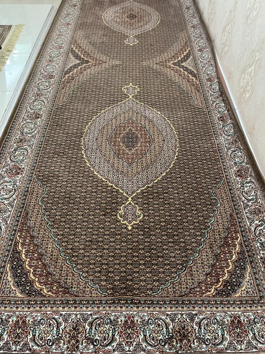 فرش کناره ماهی ۱/۵ در۴ .رنگ گردویی|فرش|تبریز, |دیوار