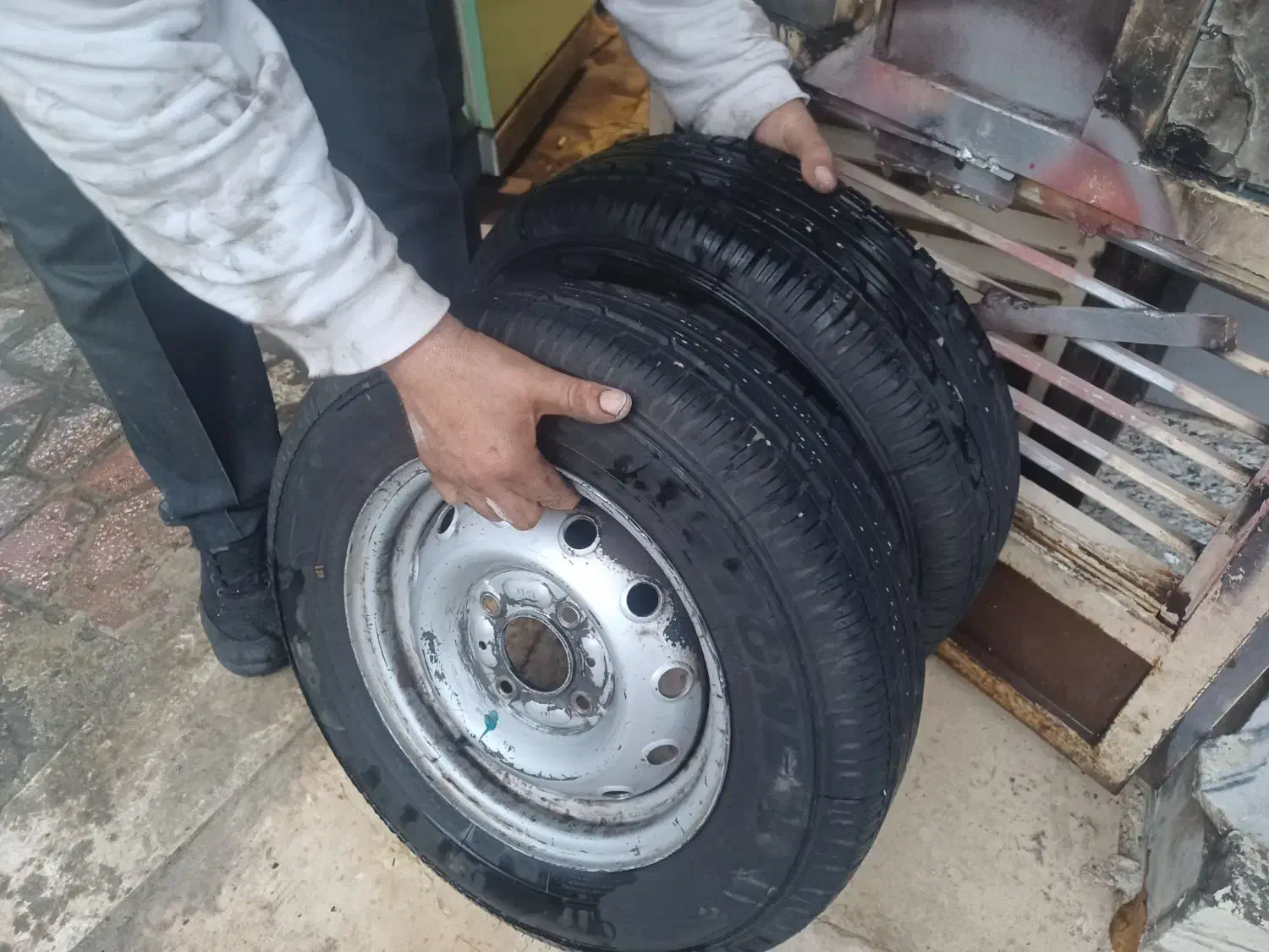 رینگ و لاستیک پیکان|قطعات یدکی و لوازم جانبی|بروجرد, |دیوار