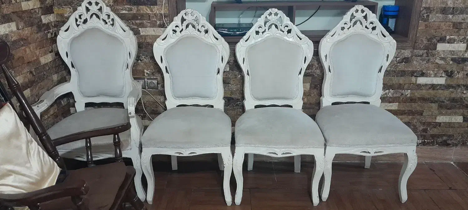 مبل ۷ نفره به همراه ۹تا صندلی و ۳ تا عسلی|مبلمان خانگی و میز عسلی|رشت, رودباری|دیوار