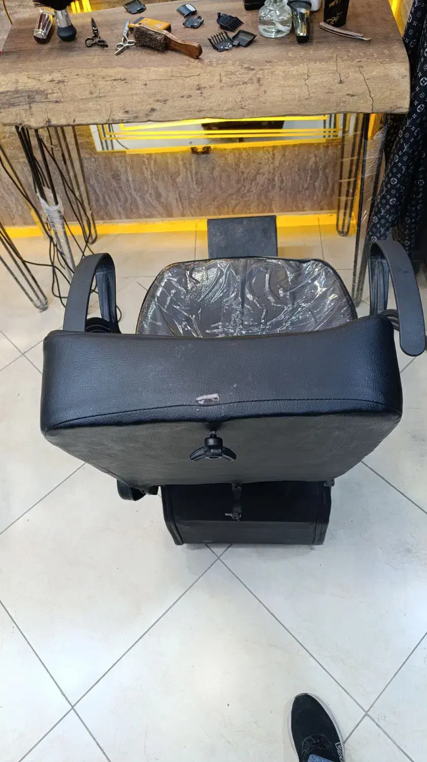 صندلی ارایشگاه|آرایشگاه و سالن‌های زیبایی|فولادشهر, B4|دیوار