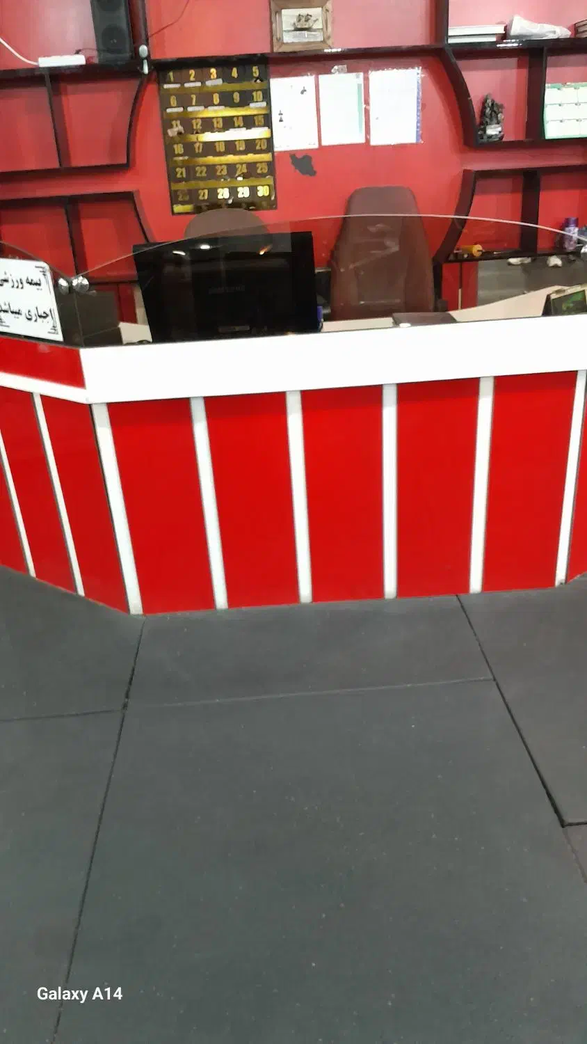 میز منشی|میز تحریر و کامپیوتر|نجف‌آباد, امام خمینی|دیوار