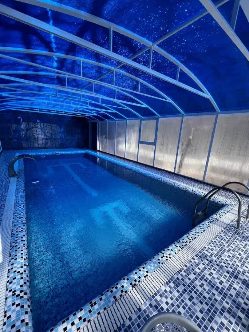 اجاره ویلا در باغبهادران باغبهادران استخر سرپوشیده|اجارهٔ کوتاهمدت ویلا و باغ|باغ بهادران, |دیوار