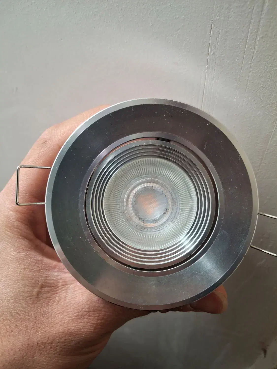 ۴عدد هالوژن به فروش می رسد|لامپ و چراغ|اصفهان, بهارستان (مخابرات)|دیوار