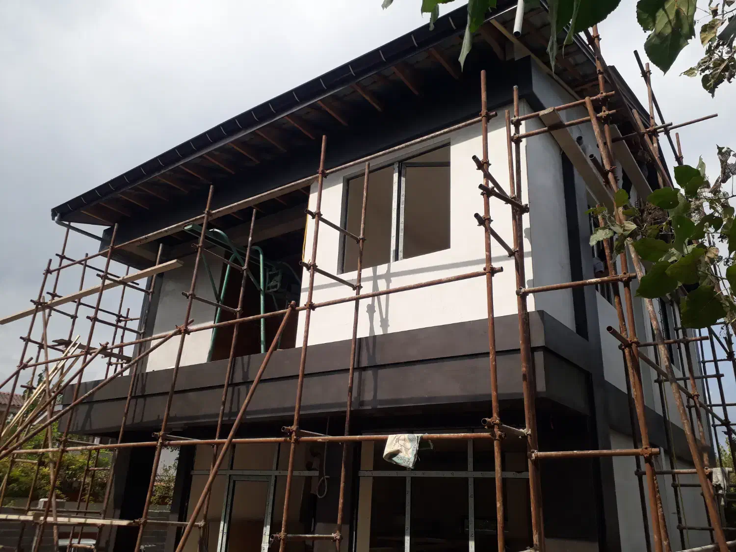 با سلام، سنگ کاری و نصب کاشی ابعاد بزرگ و کوچک|خدمات پیشه و مهارت|کیاشهر, |دیوار