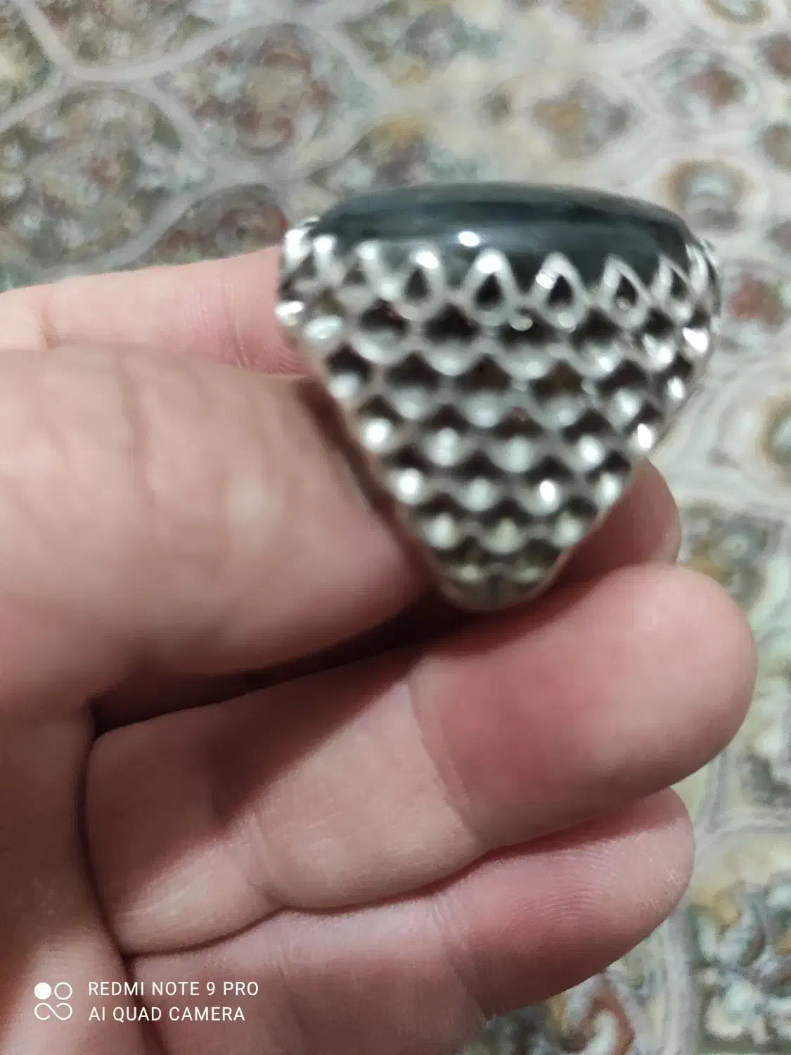 انگشتر|جواهرات|قم, چهل درخت‎|دیوار