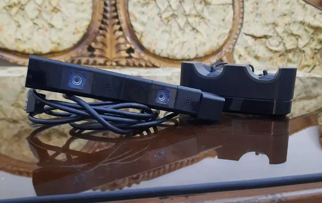 دوربین و پایه شارژ ps4 در حد نو|کنسول، بازی ویدئویی و آنلاین|کرج, کارخانه قند|دیوار