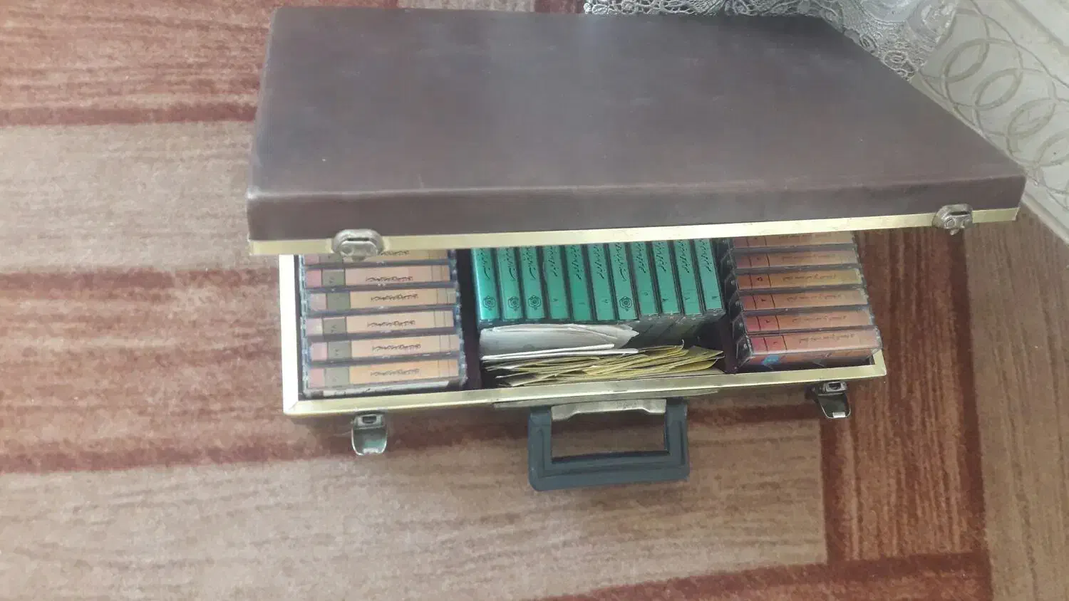 یه کیف چرمی کامل کاست قدیمی|کلکسیون اشیاء عتیقه|اصفهان, بیمارستان خانواده|دیوار