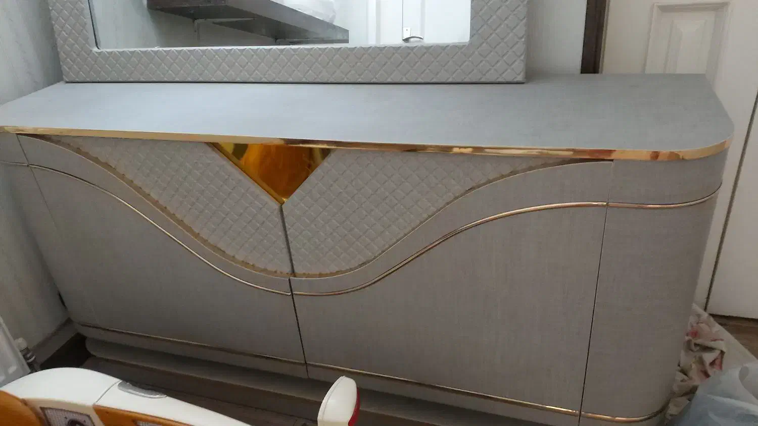 میز کنسول و آینه نو استفاده نشده|بوفه، ویترین، کنسول|اصفهان, تخت فولاد|دیوار