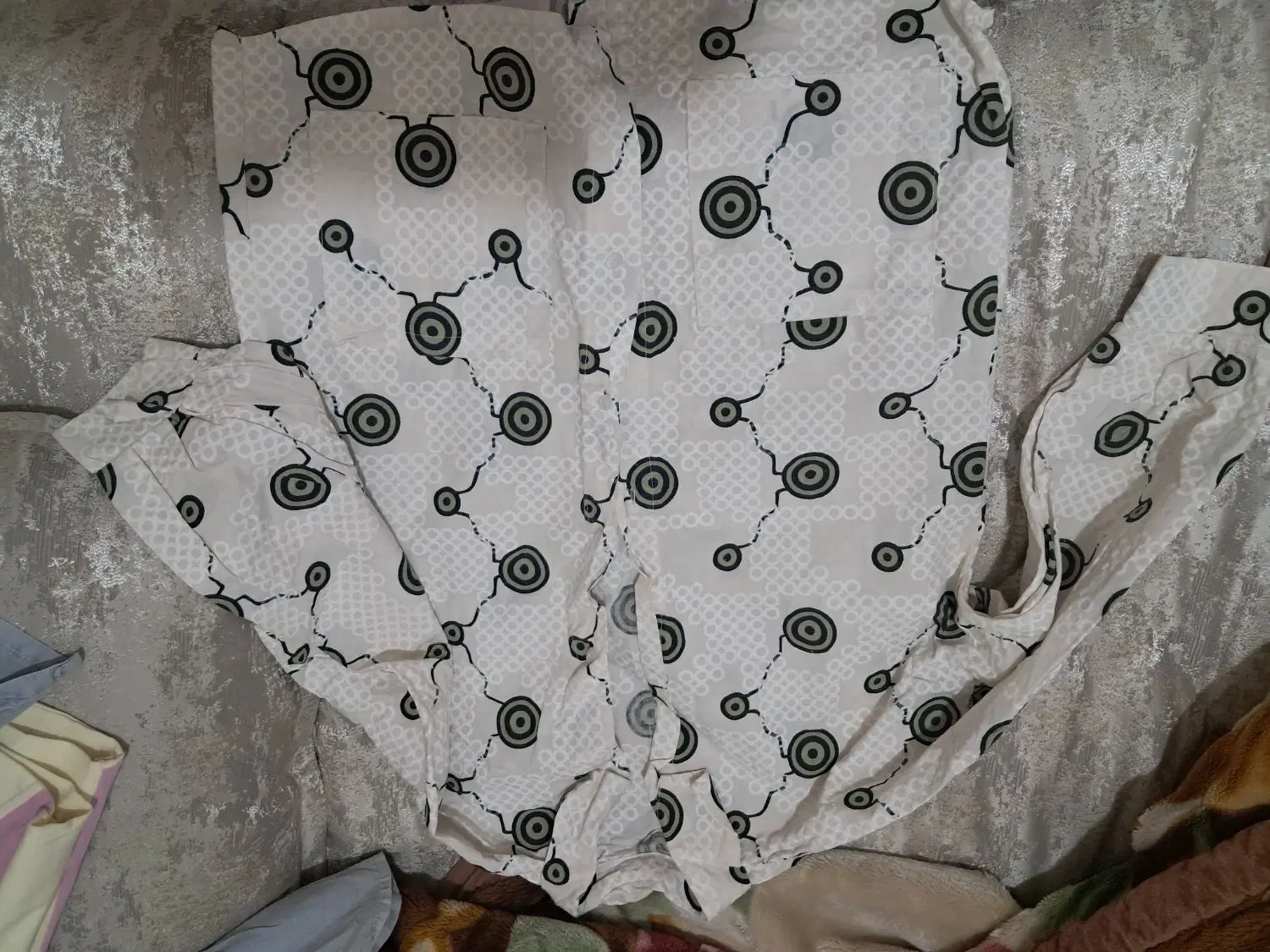 لباس|لباس|همدان, |دیوار