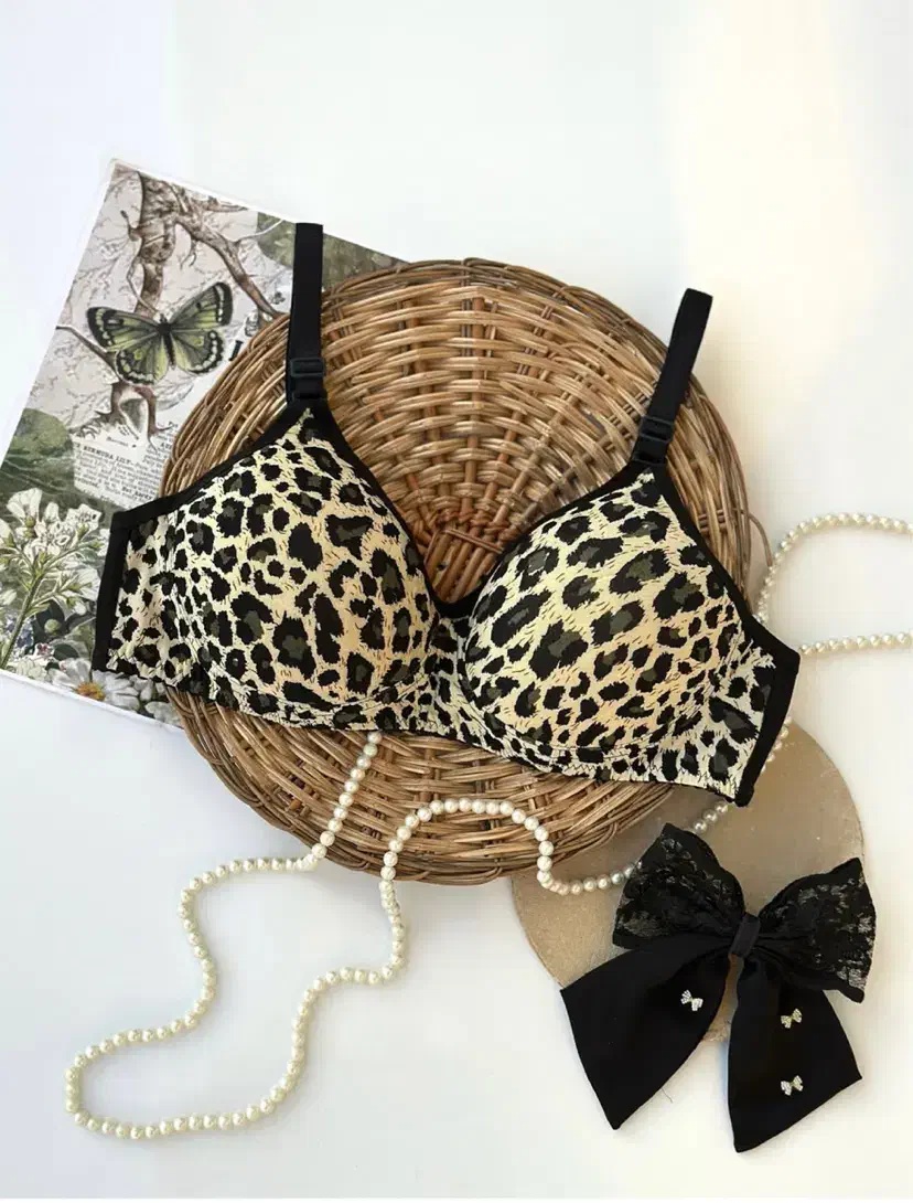 لباس زیر زنانه|لباس|قم, نیروگاه|دیوار