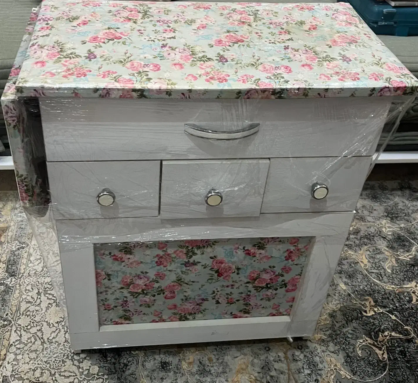 میز اتوی کمد دار و نو|اتو و لوازم اتو|تهران, شهران شمالی|دیوار