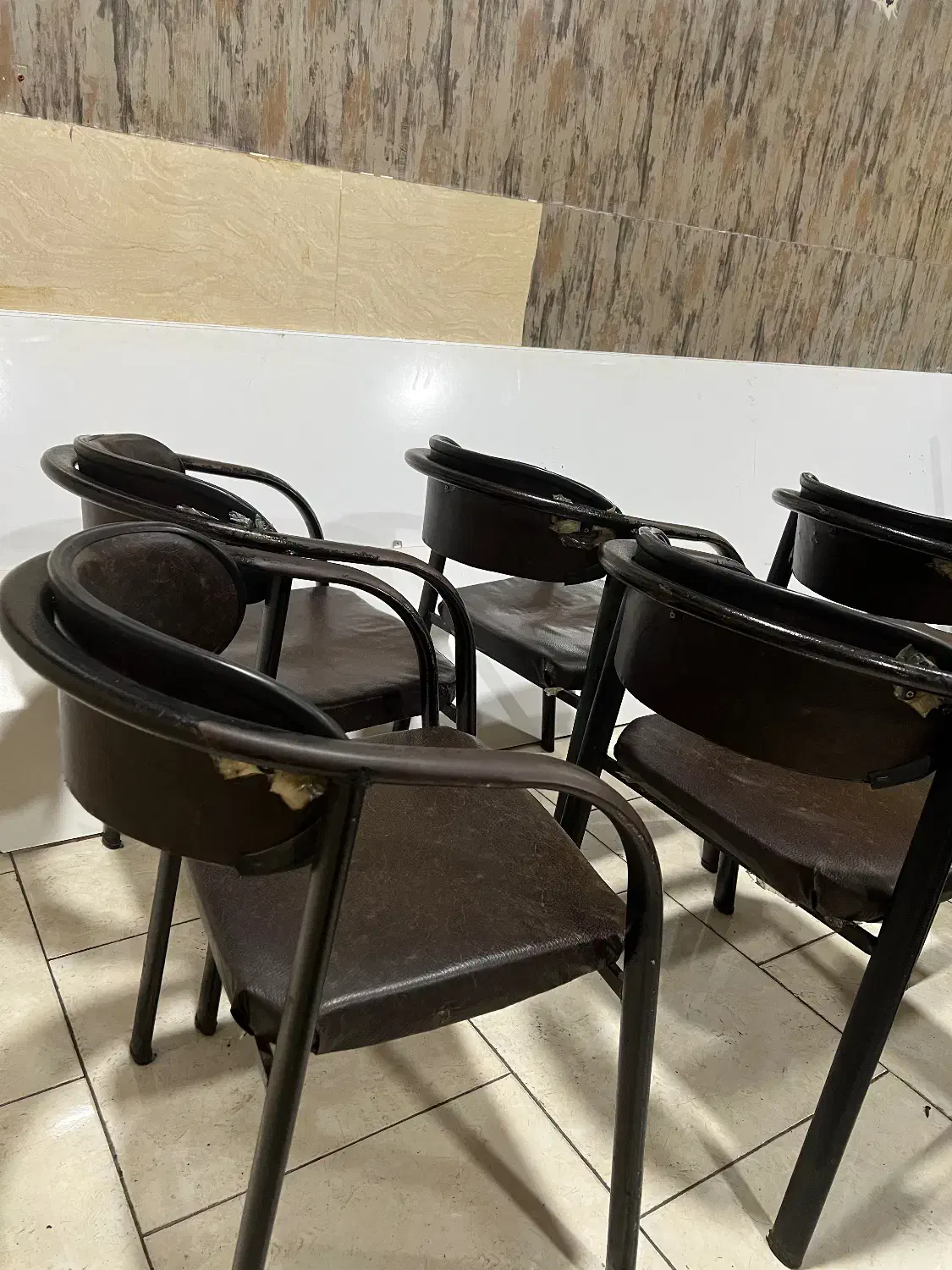 صندلی|صندلی و نیمکت|رشت, دروازه لاکان|دیوار